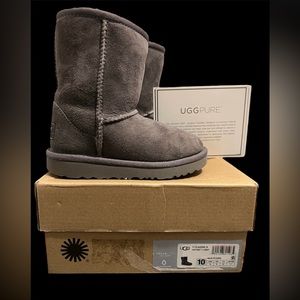 SOLD- UGG -Toddler 10C- Classic boot